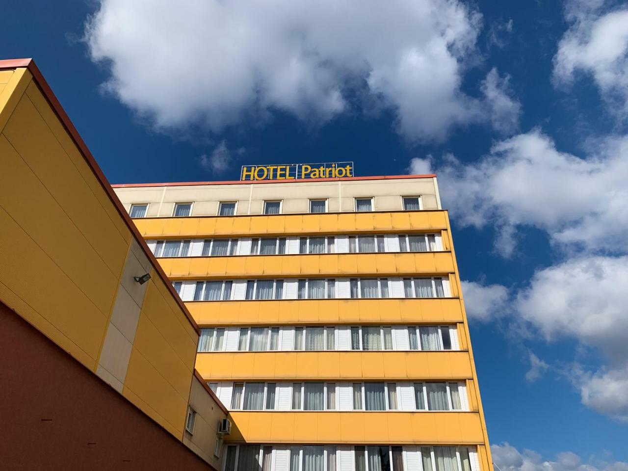 Hotel Patriot Вранов-над-Топлёу Экстерьер фото